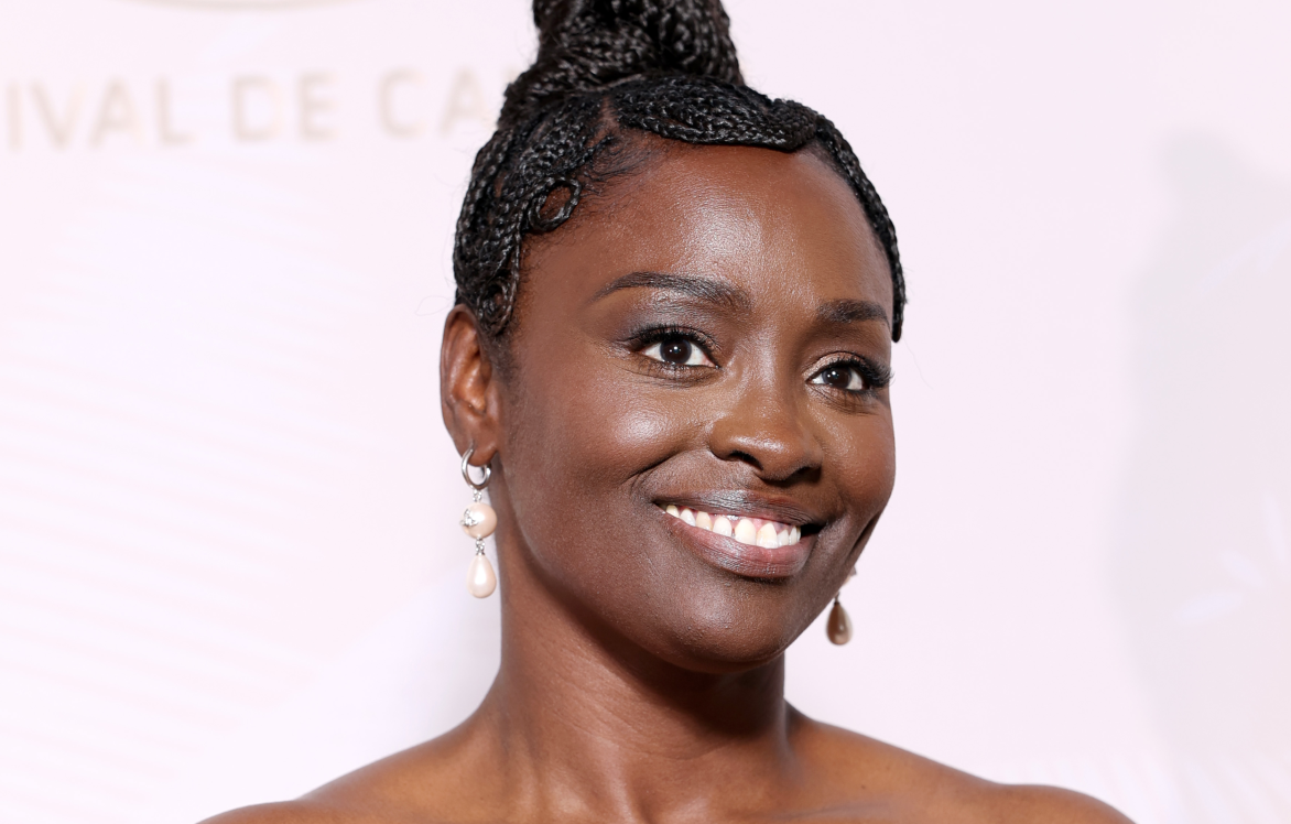 Dans une robe noire, l’actrice Aïssa Maïga sourit à la caméra lors de la cérémonie d’ouverture de la 78e édition du Festival de Cannes, le 13 mai 2025.