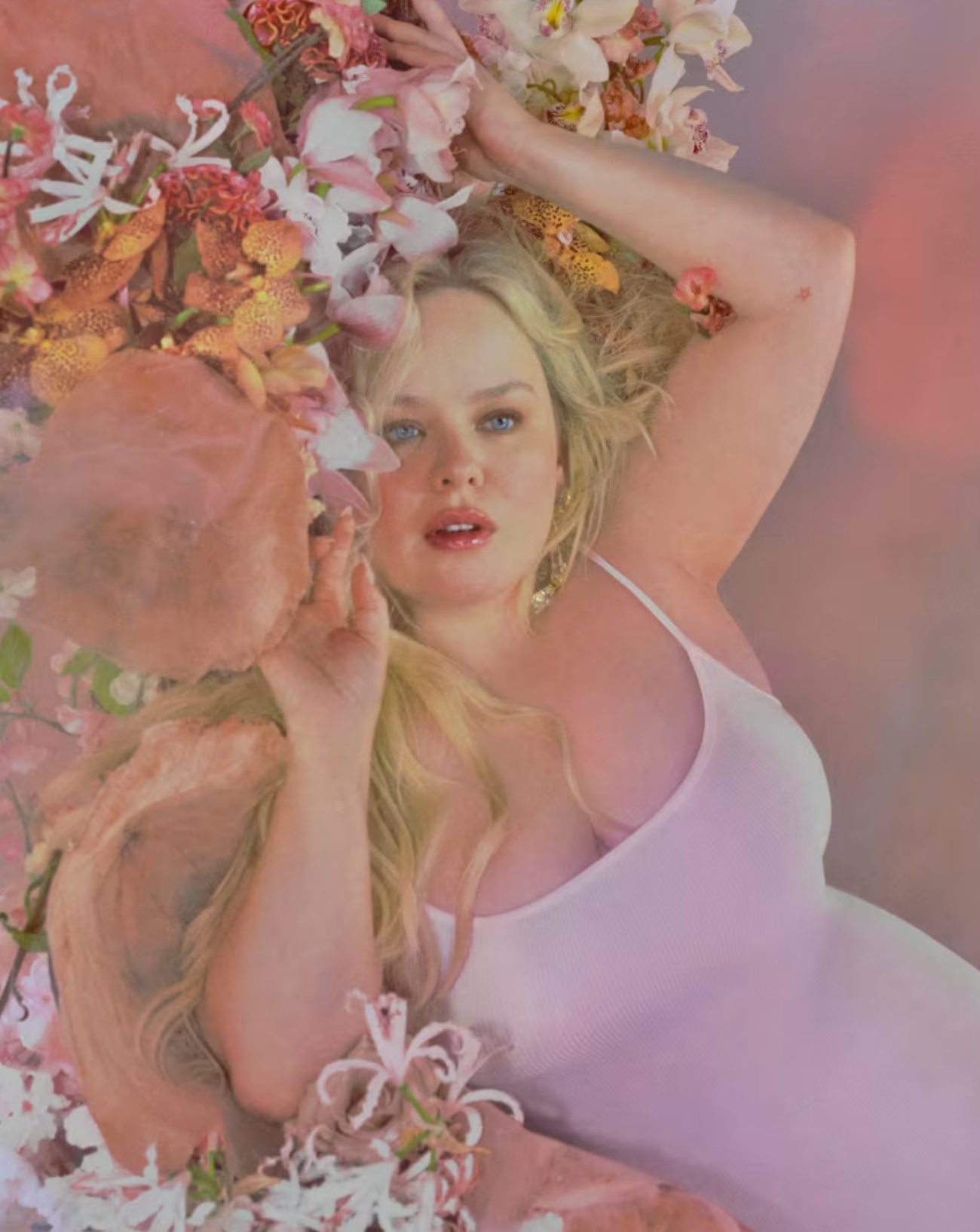 L'actrice Nicola Coughlan dans la campagne Skims de 2024.