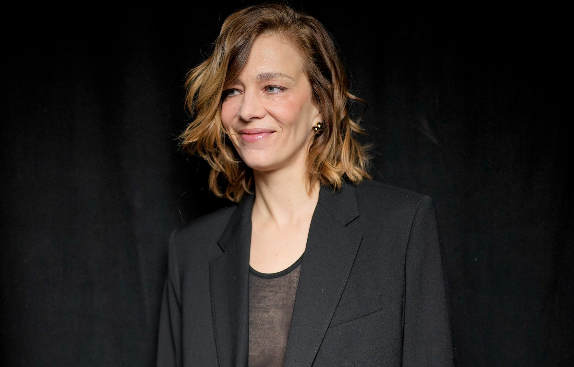 L'actrice Céline Sallette au défilé homme Ami automne 2024, le 18 janvier 2024, à Paris. Photo par Swan Gallet/WWD via Getty Images.