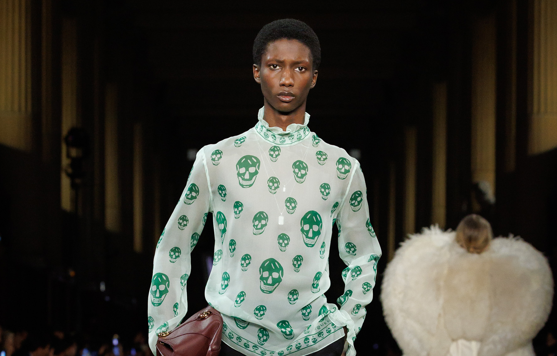 Le défilé McQueen automne-hiver 2025-2025.