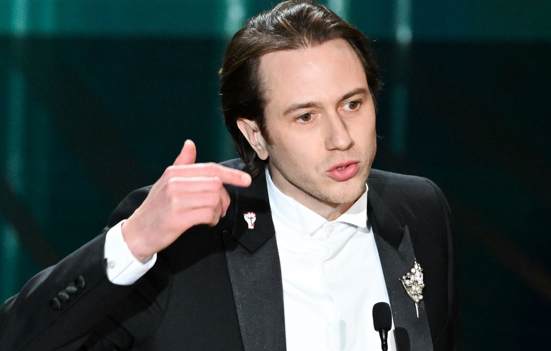 L'acteur Bastien Bouillon reçoit un César pour le film La nuit du 12