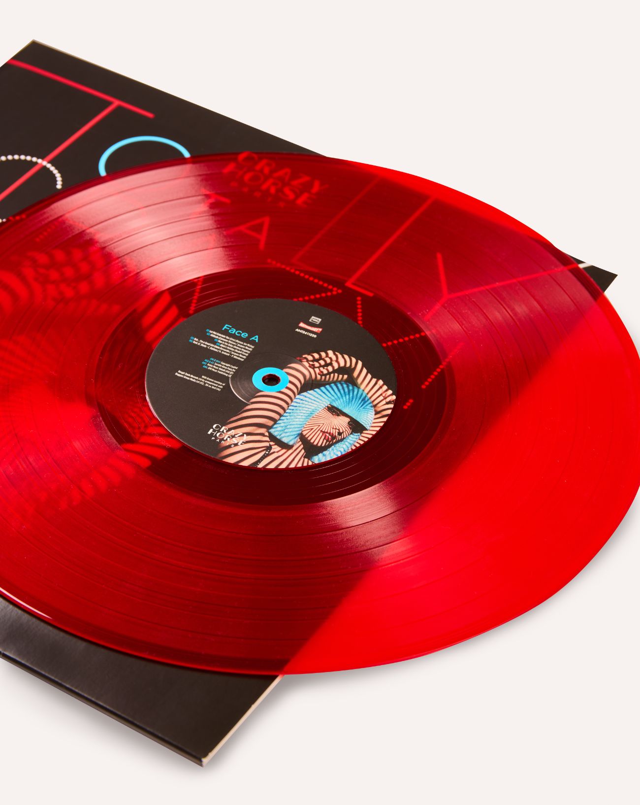 Le Crazy Horse dévoile son premier vinyle avec la chanteuse Sevdaliza.