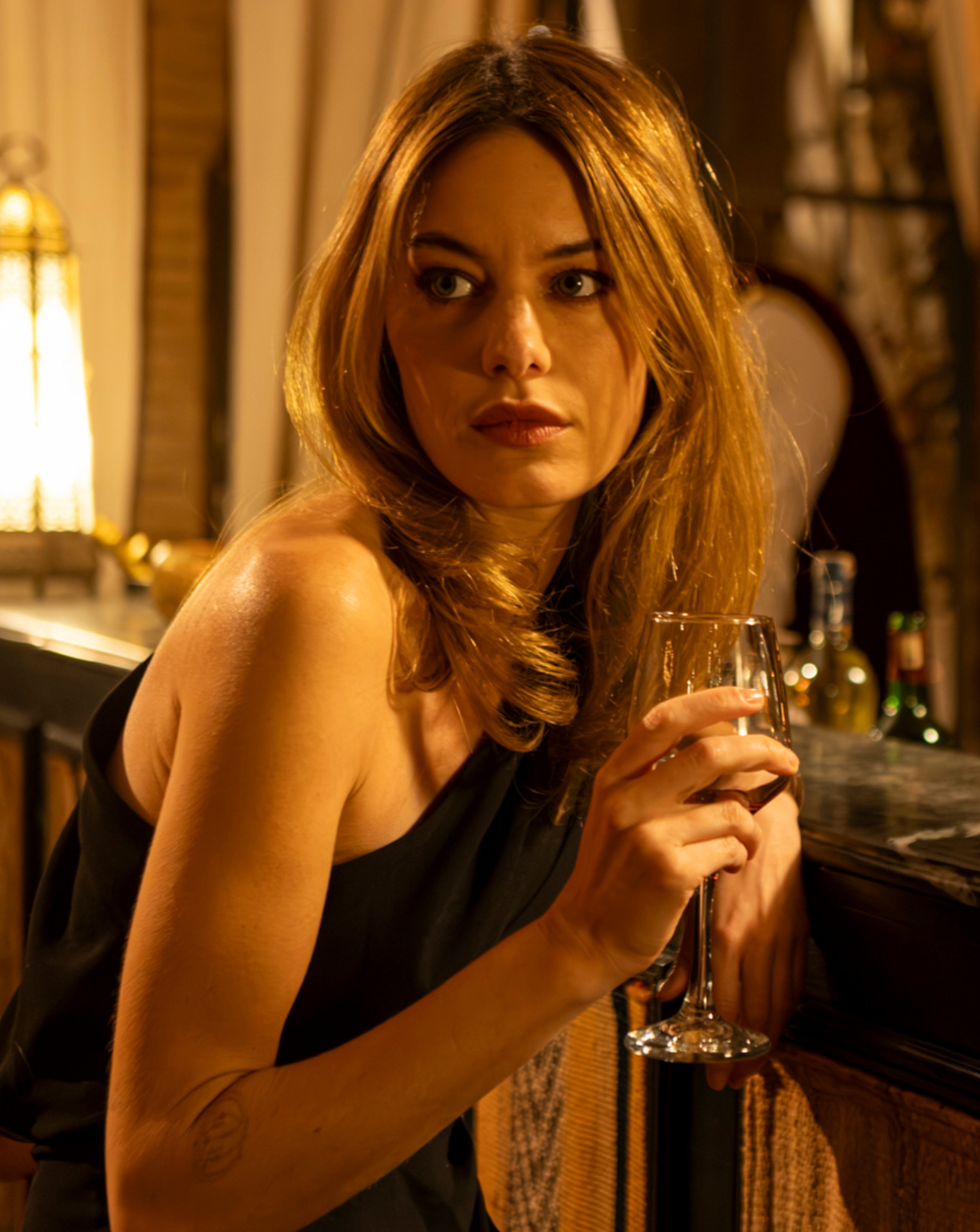 Camille Rowe dans Un mariage sans fin (2025) © Sifeddine El Amine/Prime Video.
