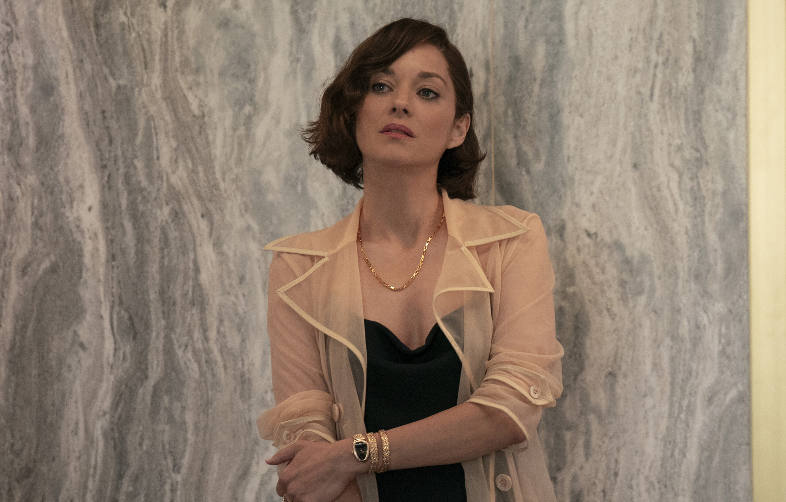 Photo de Marion Cotillard dans la saison 4 de la série The Morning Show.